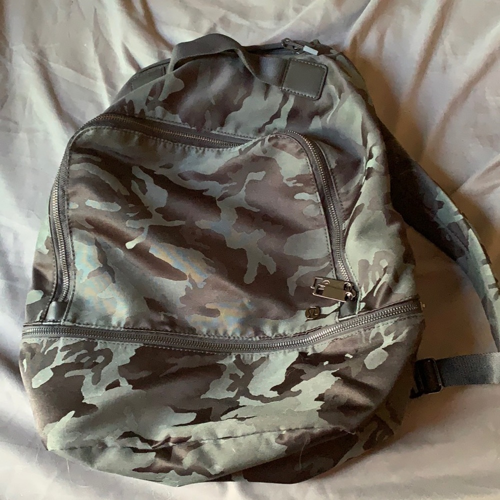 Lululemon City Adventure Backpack - RARE - Picture 2 of 4